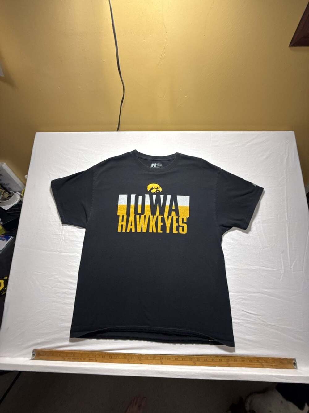 Russell Athletic Iowa Hawkeyes T-Shirt Size XL/XG Black Cotton